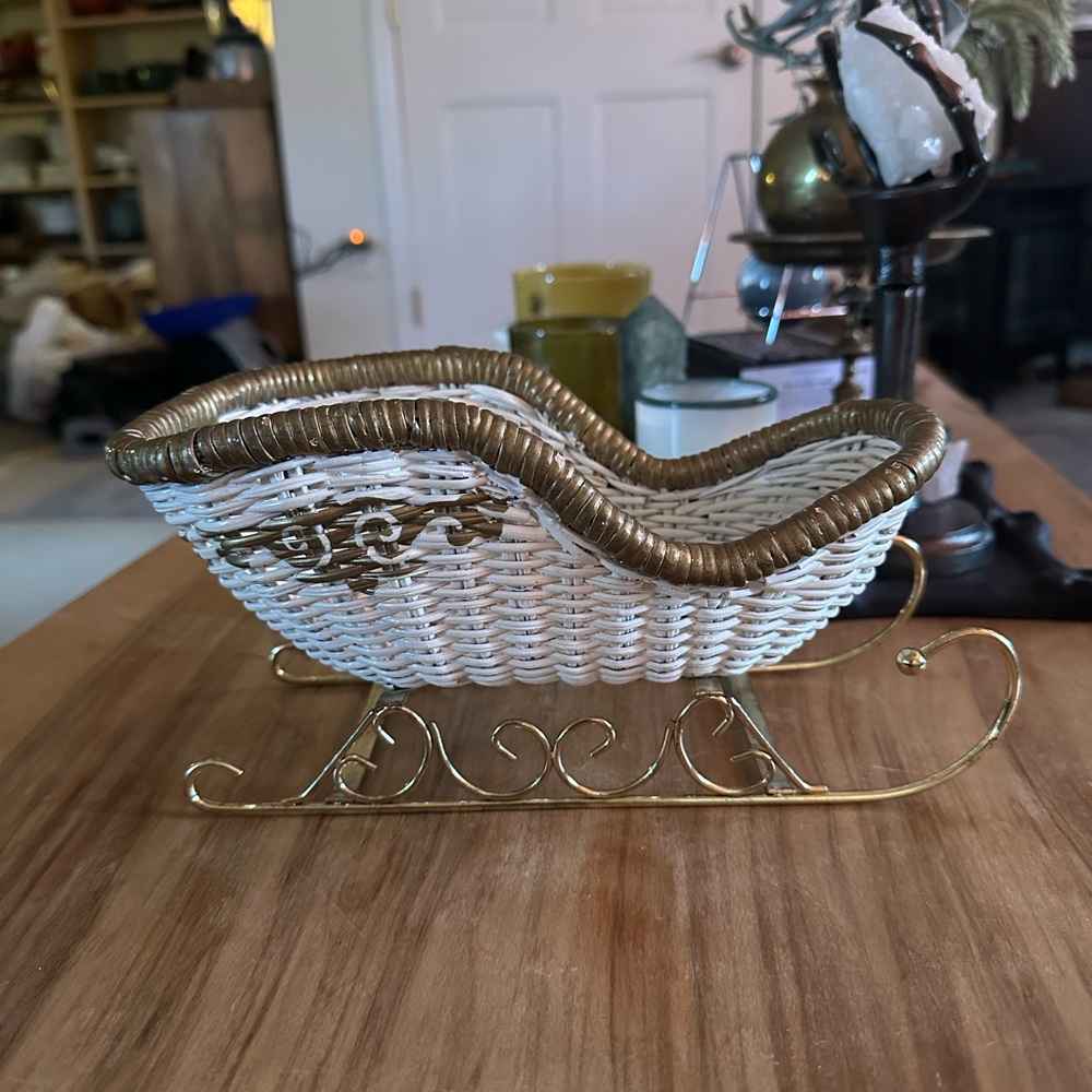 Vintage white/ gold wicker sleigh 5”H x 9”L x 3.5”W